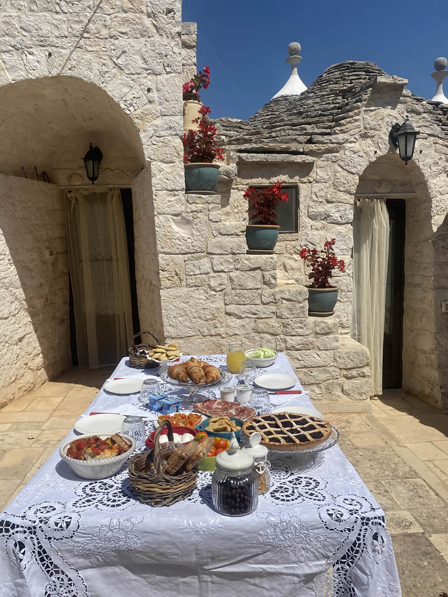 Colazione @ Trulli Pastore Bed and Breakfast Alberobello